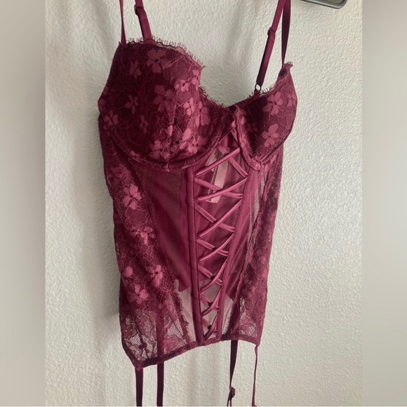 Victoria’s Secret corset - Picture 2 of 6